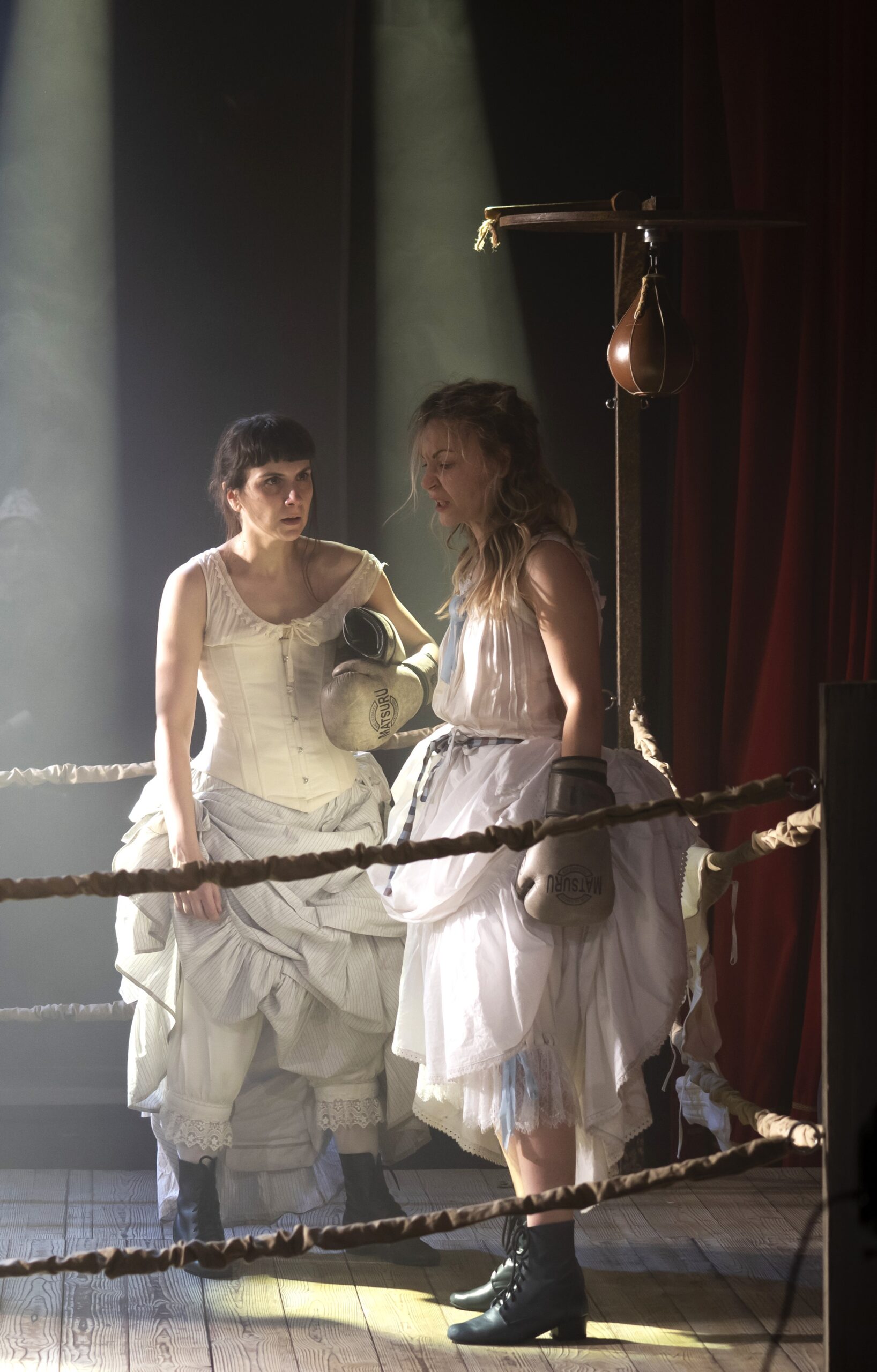 KNOCKOUT. Dulcea știință de a face vânătăi